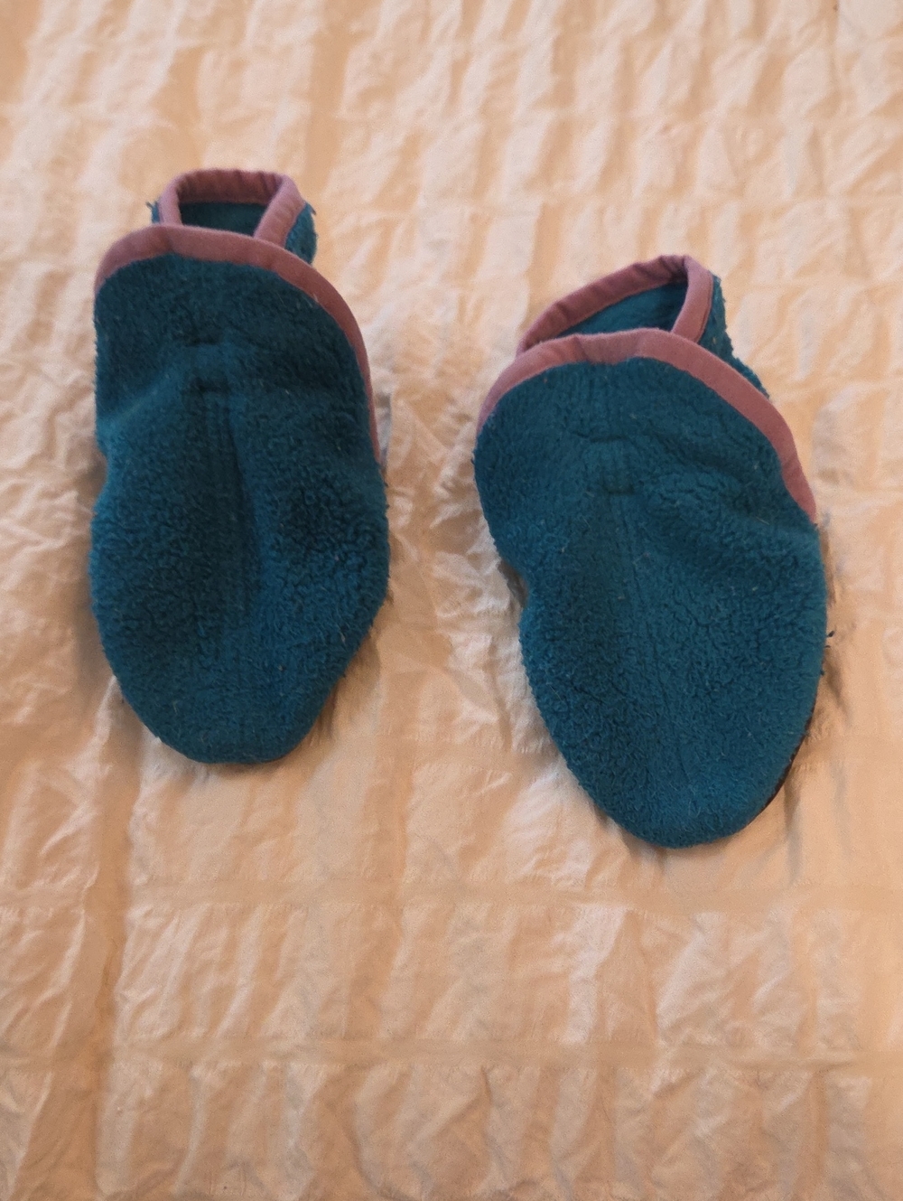 Patagonia Teal Footed Kids Slippers with Pink Trim